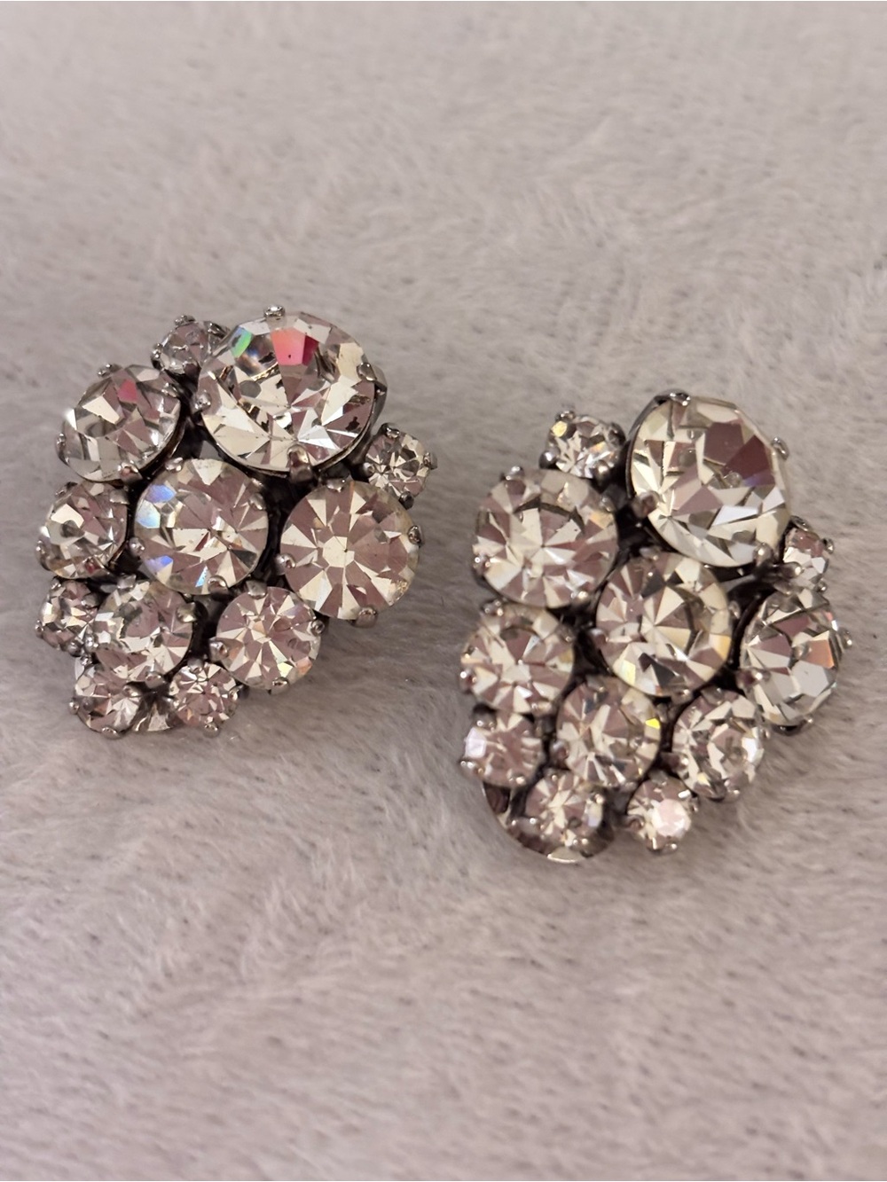 Vintage Signed SCHREINER Clear Crystal Rhinestone Cluster Clip Earrings 1.25”